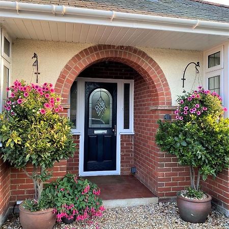 En-Suite Nook Near Forest & Sea, Super Value With Fridge, Microwave And Tv Lymington Exterior foto