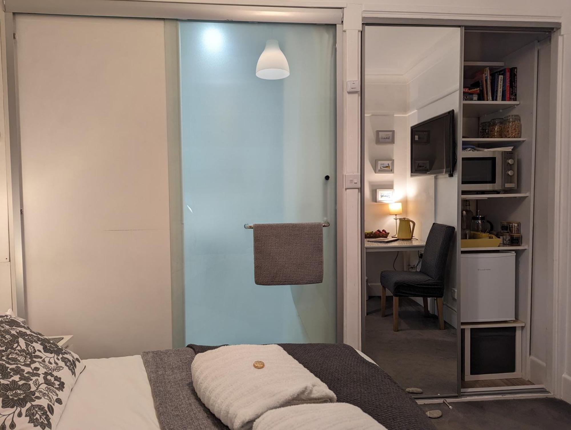 En-Suite Nook Near Forest & Sea, Super Value With Fridge, Microwave And Tv Lymington Exterior foto